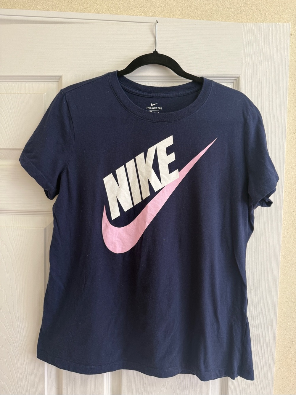 Nike Women’s Navy Blue & Pink Graphic Logo T-Shirt